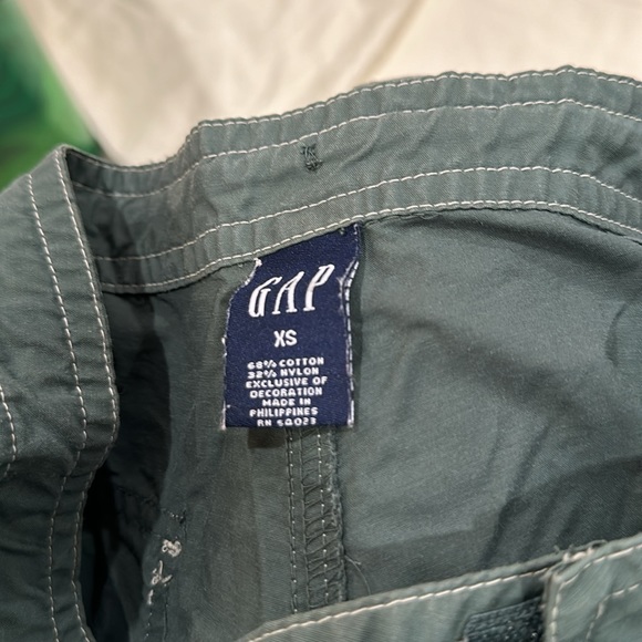 Gap women’s dark green shorts - Picture 4 of 4